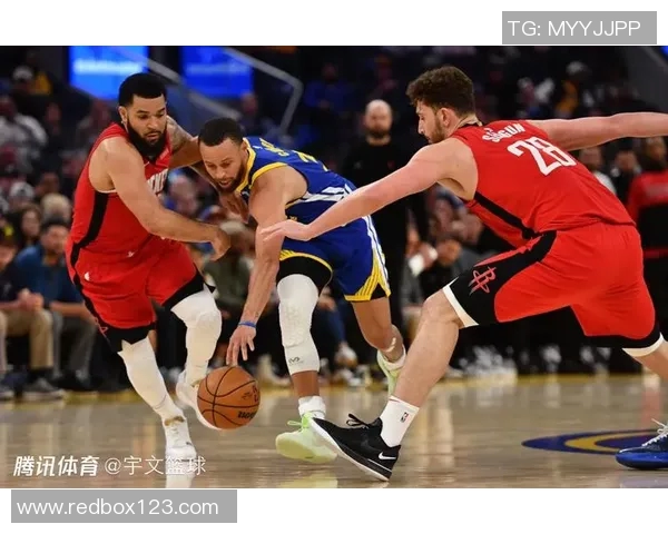 库里发挥飘逸，勇士以良好状态迎接季后赛挑战